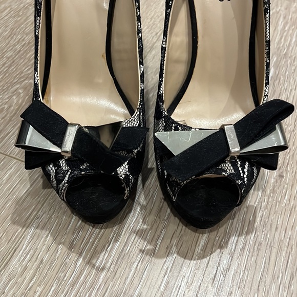 Guess Black Lace & Velvet 5” High Heels - size 7 - Picture 5 of 12